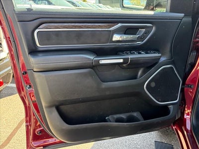 2020 RAM 1500 Laramie Crew Cab 4x4 5'7" Box