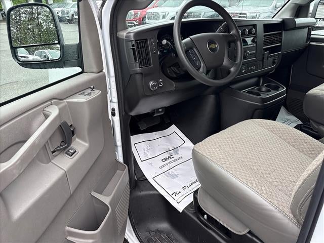 2025 Chevrolet Express Passenger 1LT