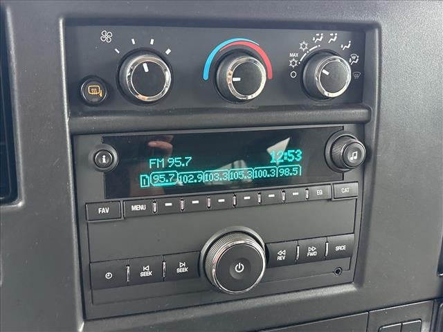 2025 Chevrolet Express Passenger 1LT