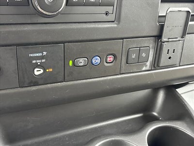 2025 Chevrolet Express Passenger 1LT