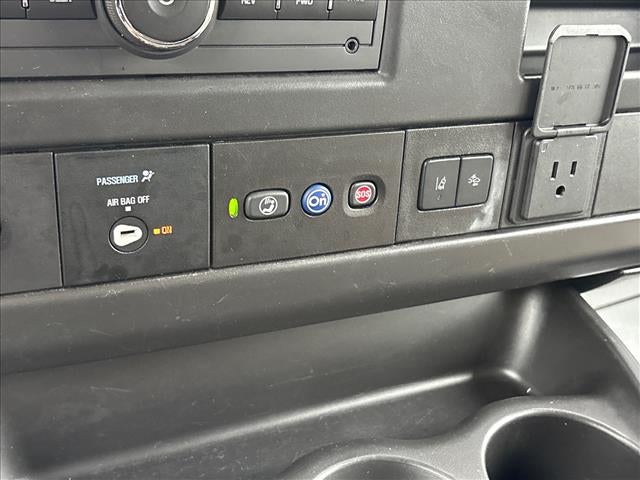 2025 Chevrolet Express Passenger 1LT