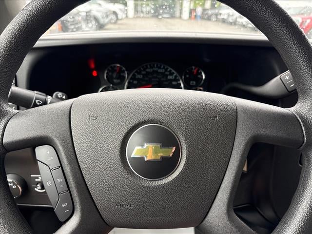 2025 Chevrolet Express Passenger 1LT