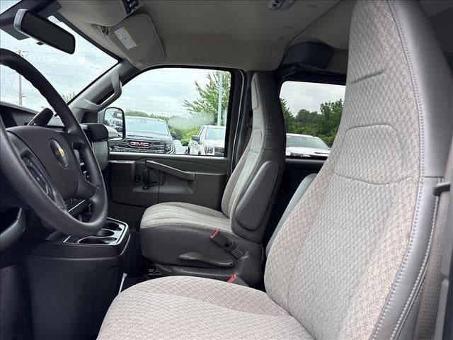 2025 Chevrolet Express Passenger 1LT