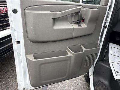 2025 Chevrolet Express Passenger 1LT