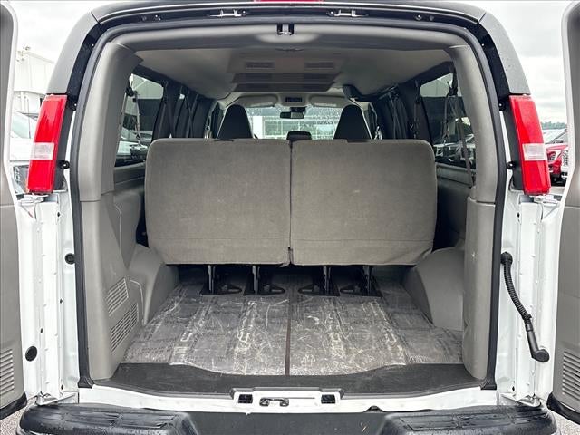 2025 Chevrolet Express Passenger 1LT