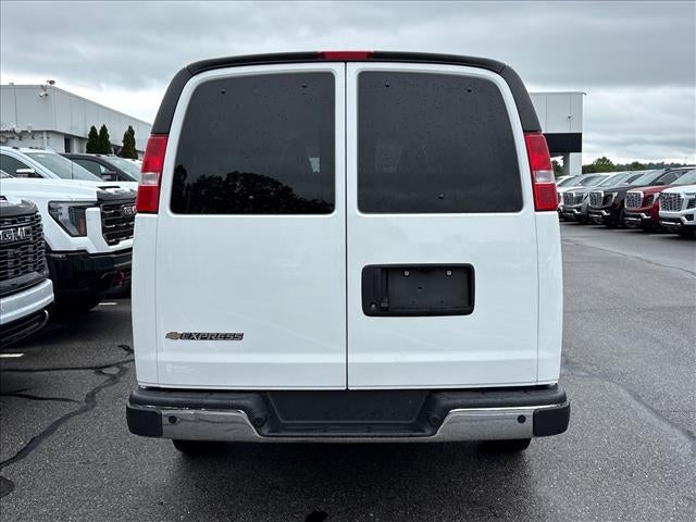 2025 Chevrolet Express Passenger 1LT