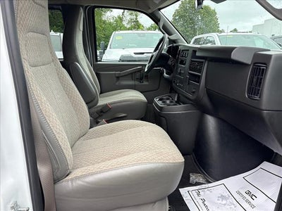 2025 Chevrolet Express Passenger 1LT