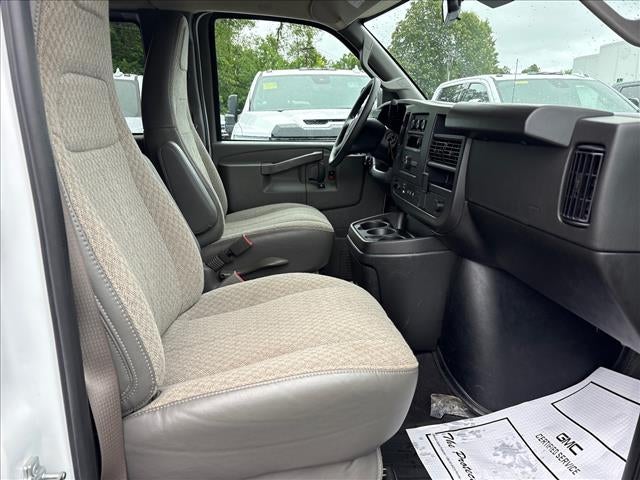 2025 Chevrolet Express Passenger 1LT