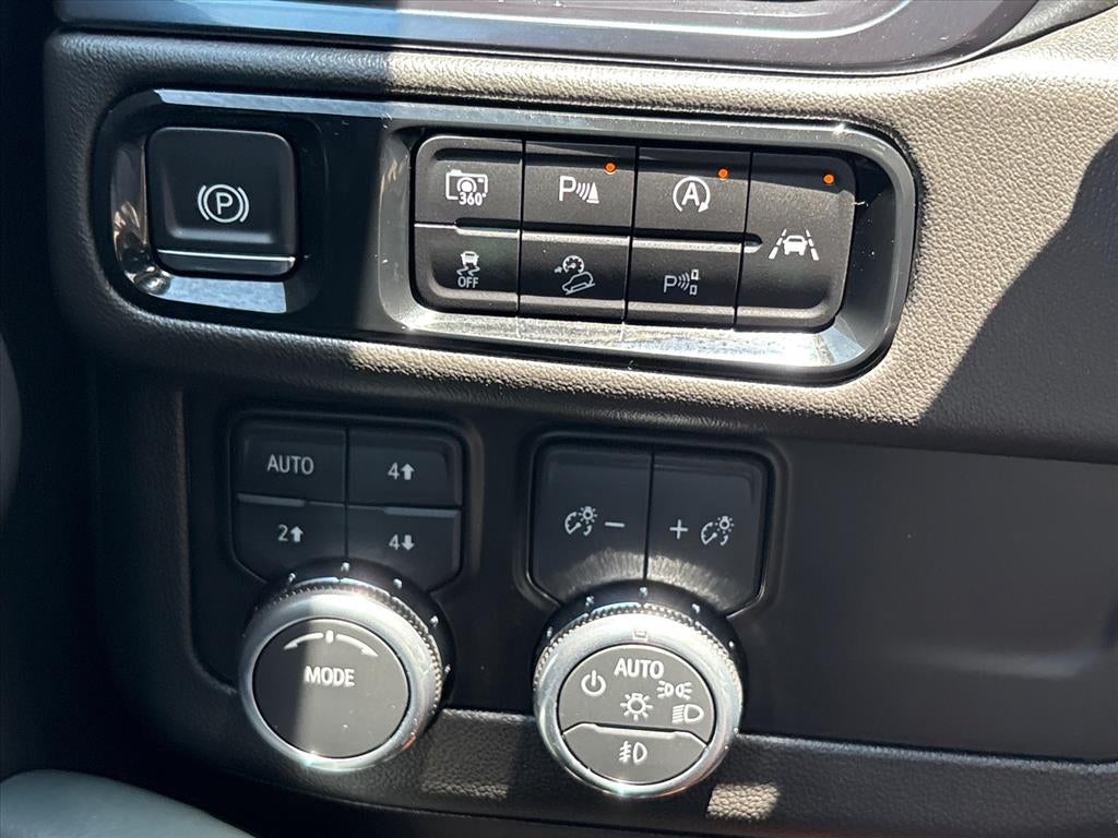 2025 GMC Yukon XL AT4
