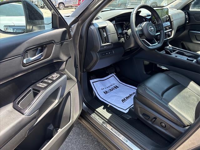 2023 Nissan Pathfinder SL 4WD