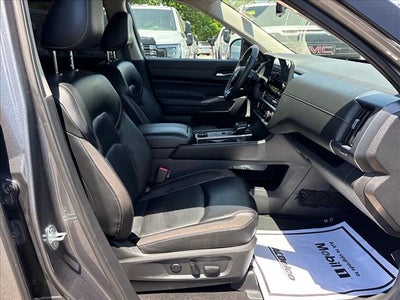 2023 Nissan Pathfinder SL 4WD