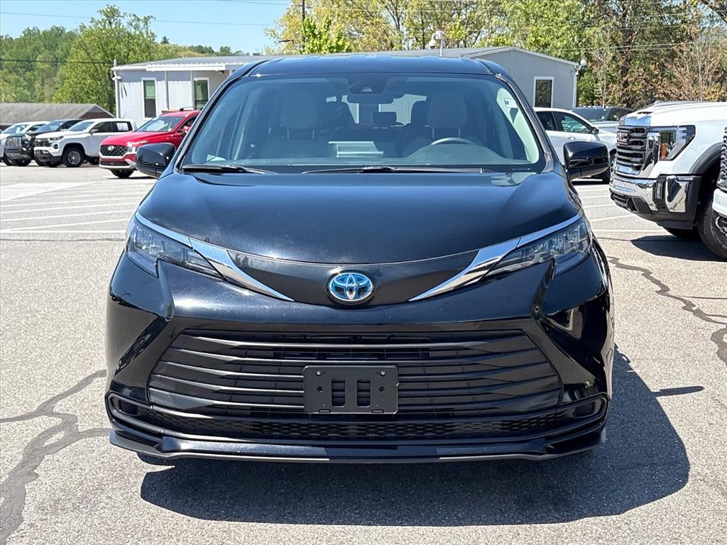 2024 Toyota Sienna LE