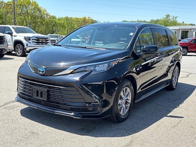 2024 Toyota Sienna LE