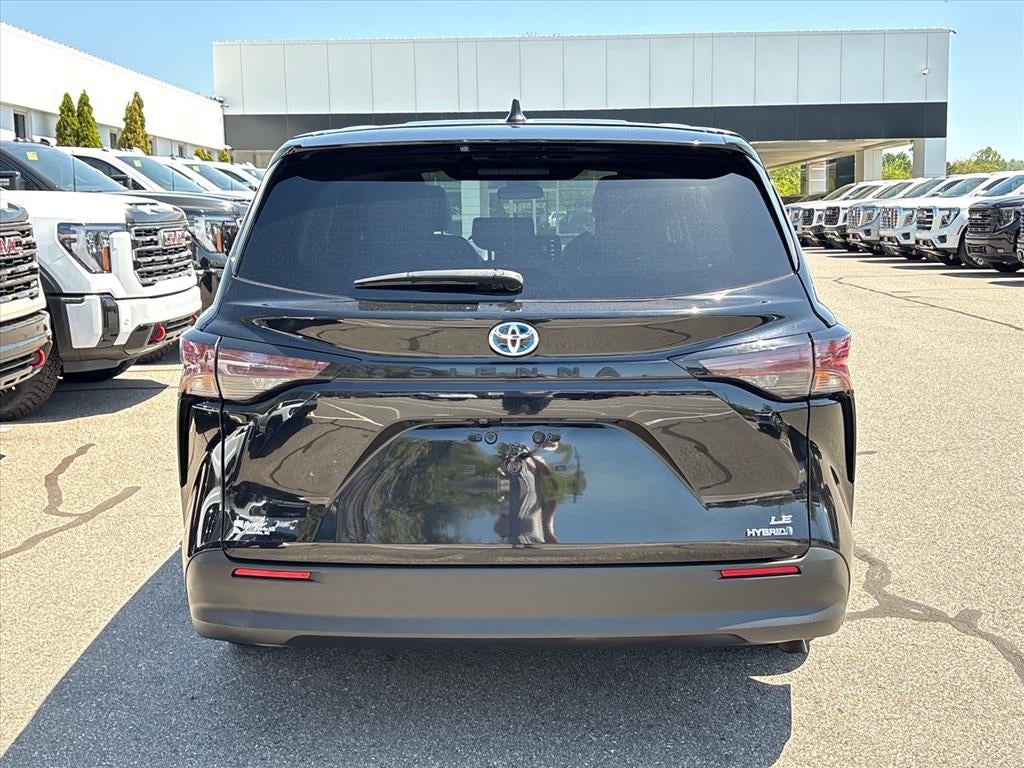 2024 Toyota Sienna LE