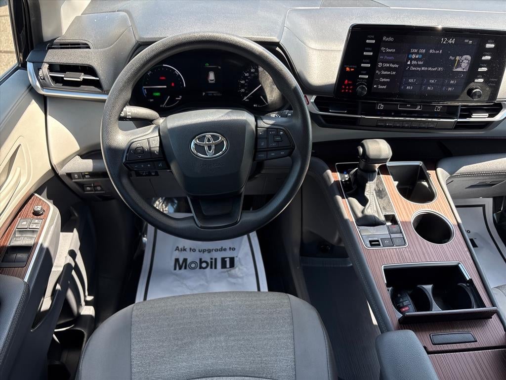2024 Toyota Sienna LE