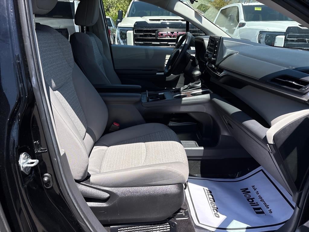 2024 Toyota Sienna LE