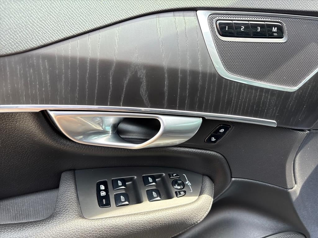 2020 Volvo XC90 T6 Momentum 6 Passenger